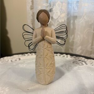 Willow Tree Cream Angel with Wire Wings ‘A tree, a prayer’ figurine